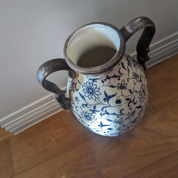 Tall Vase - Picture 5 of 13